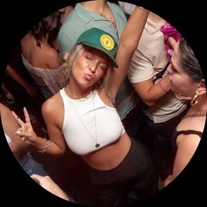 Meet your Posher, Carly